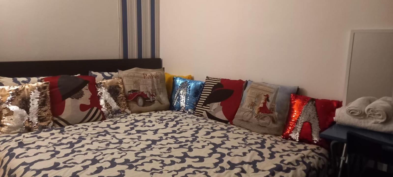 1 Chambre Arena - La Chapelle Párizs Kültér fotó